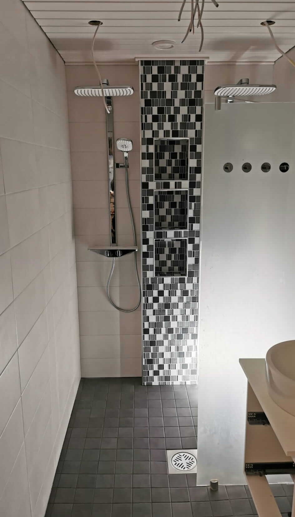 Kylpyhuone remontoitu